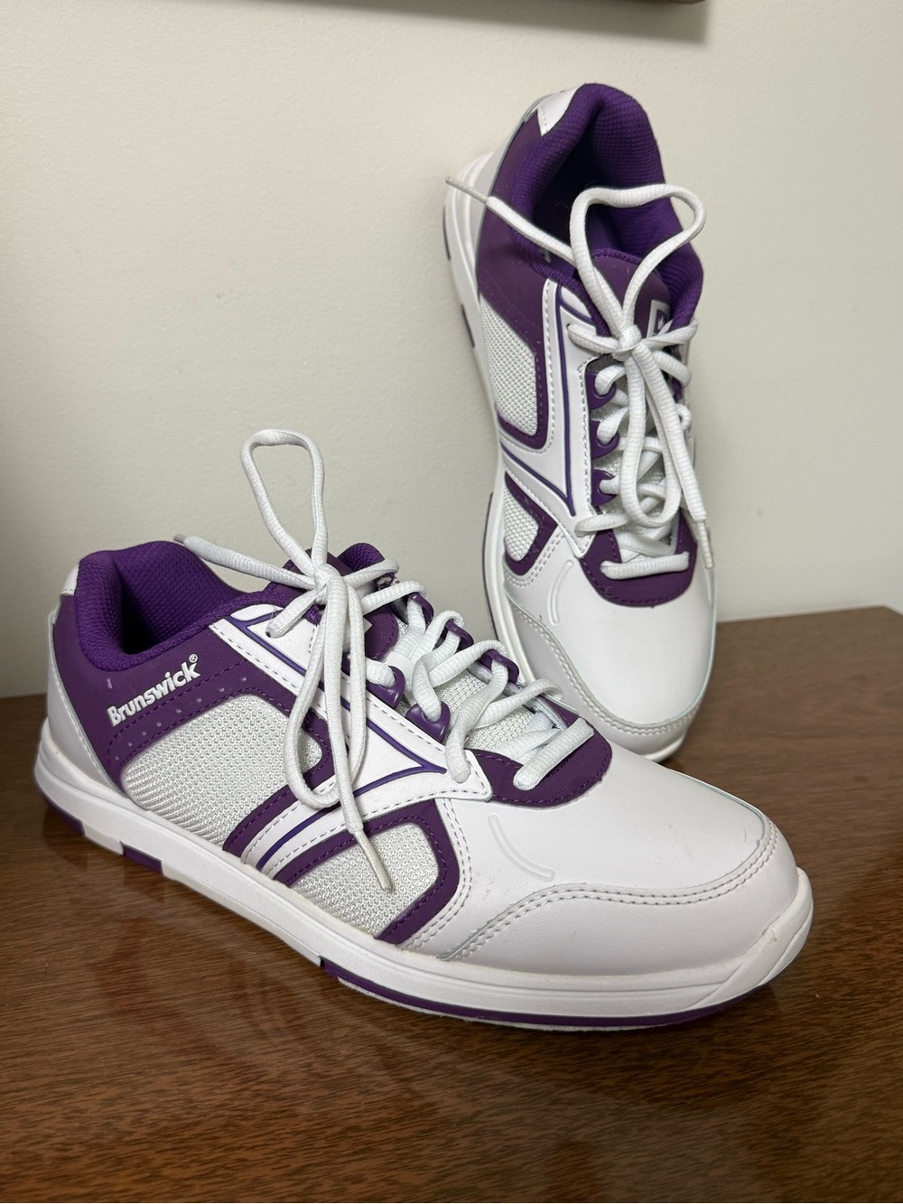 Brunswick Spark Women’s Bowling Shoes Size 8.5 White/Purple FlexSlide Technology